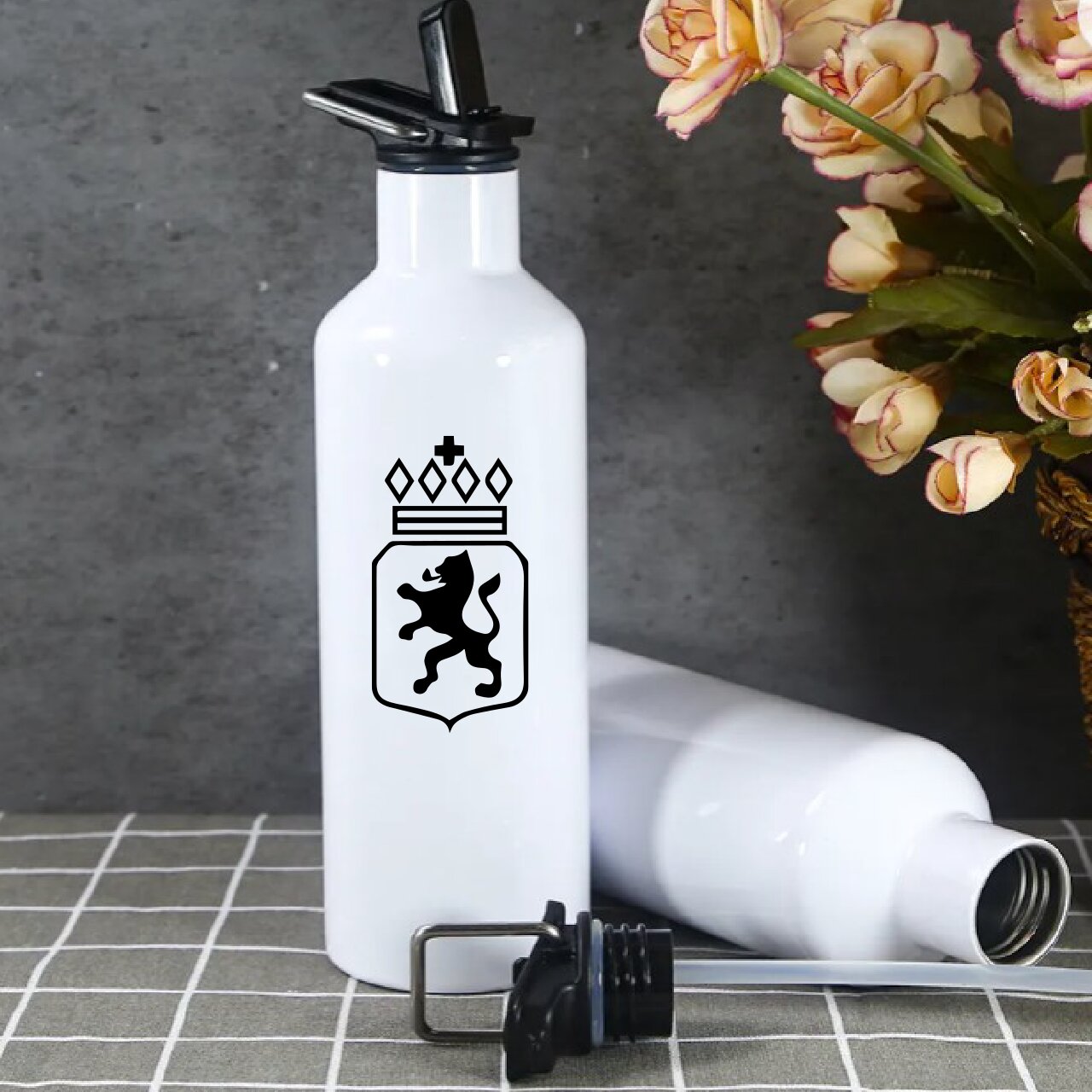 KWPN Double Walled Stainless Steel Insulated 500ml water bottle.